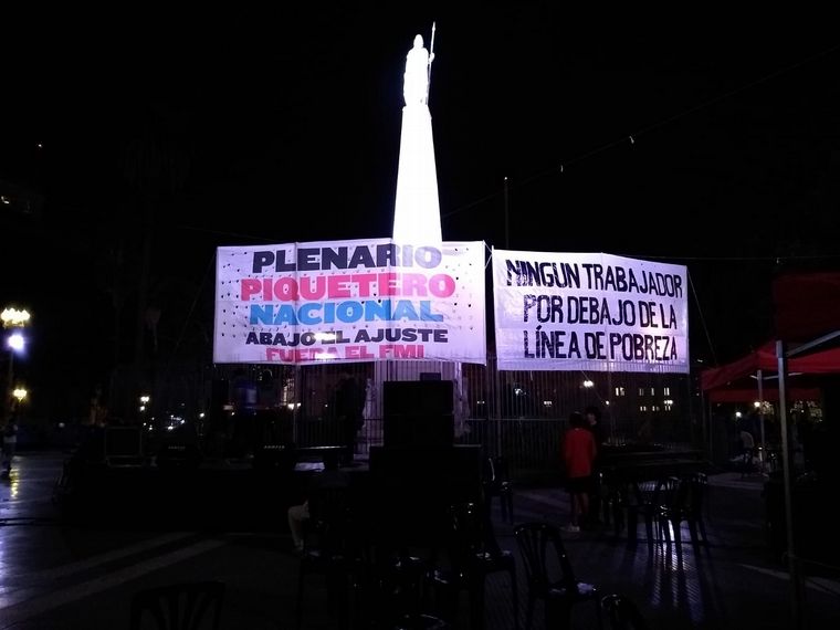 Grupos de izquierda realizan un plenario piquetero en Plaza de Mayo