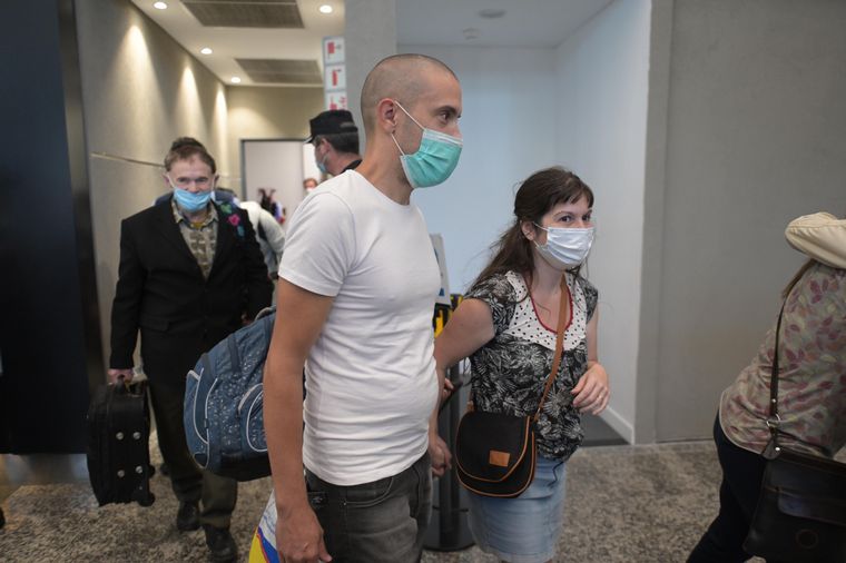 FOTO: Llegaron los primeros argentinos repatriados desde Ucrania.