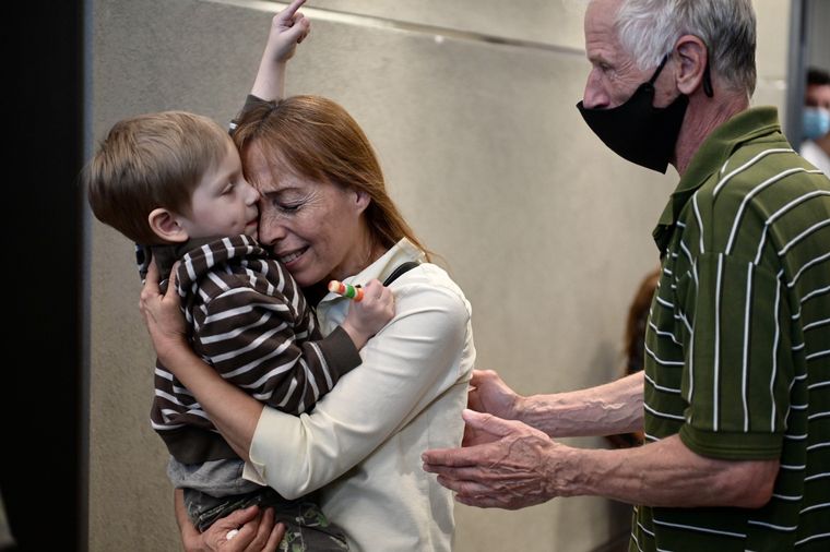 Llegaron los primeros argentinos repatriados desde Ucrania.