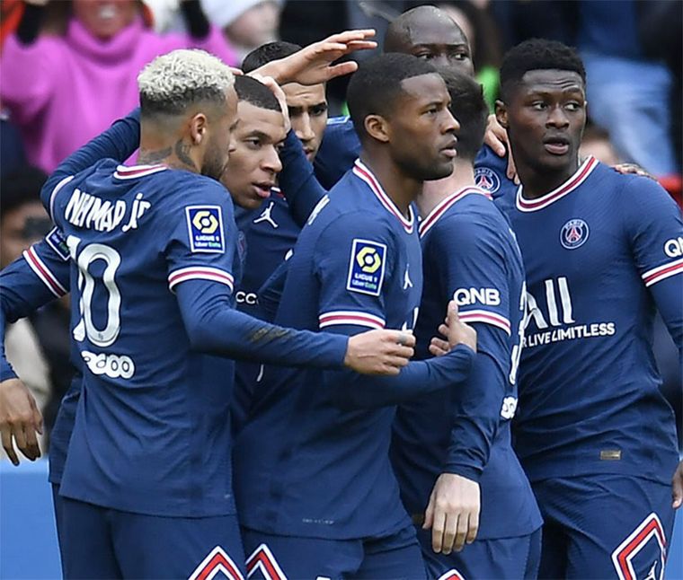 El PSG goleó a Burdeos, pero Messi y Neymar fueron silbados