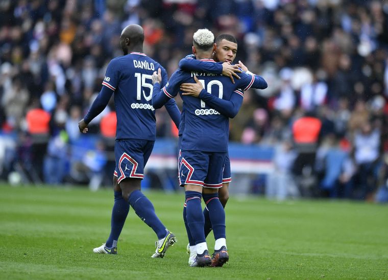 El PSG goleó a Burdeos, pero Messi y Neymar fueron silbados