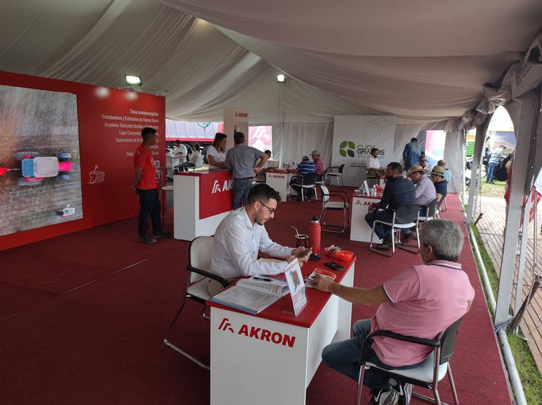 Fue constante el flujo de gente interesada en los productos Akron