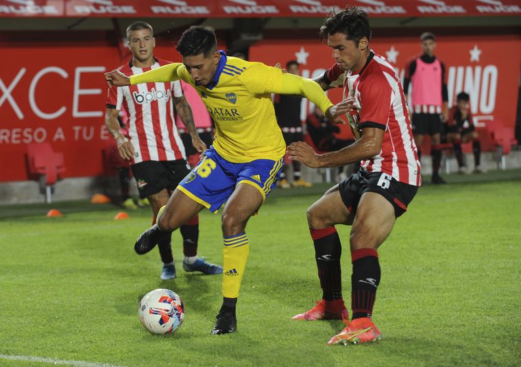 FOTO: Aaron Molinas fue clave con una asistencia que inició la jugada del gol de Boca.
