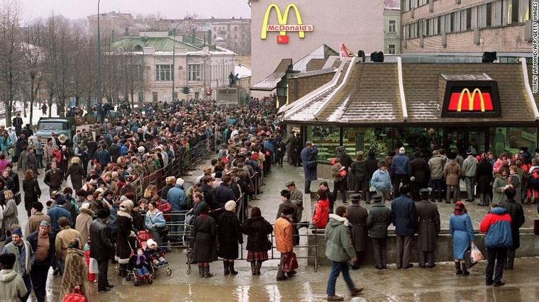 FOTO: McDonald's abandona Rusia.