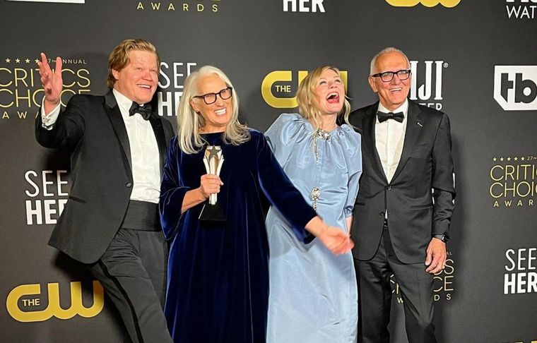 Jane Campion festeja con los suyos a puro baile.