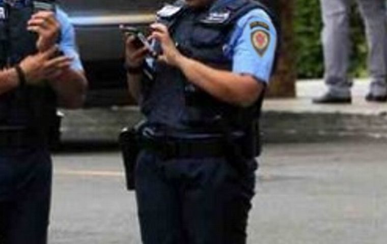FOTO: Los policías y el uso del celular, una polémica abierta (Foto: archivo)