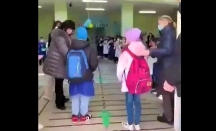 FOTO: Emocionante recibimiento a dos niños ucranianos en Italia.