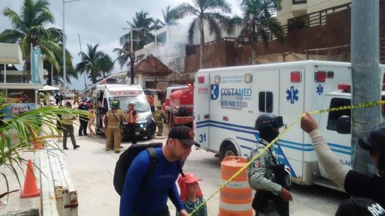 FOTO: Dos muertos y 21 heridos por una explosión en un restaurante de Playa de Carmen.