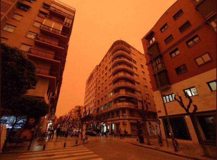 FOTO: España se tiñó de naranja por una nube de polvo del Sahara (Getty Images)