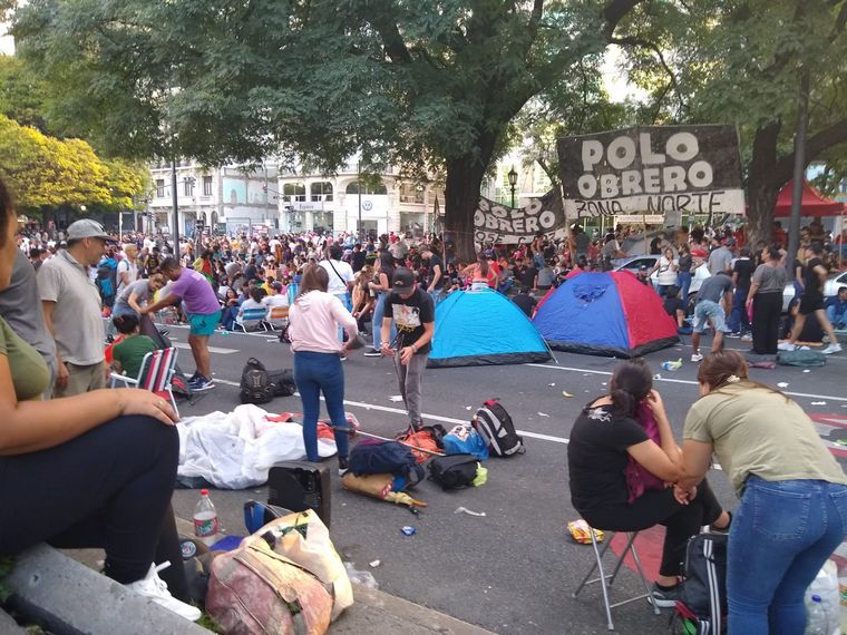 FOTO: Organizaciones de izquierda protestan en el centro porteño
