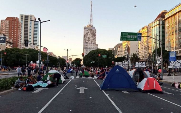 FOTO: Caos en centro porteño por acampe de agrupaciones sociales
