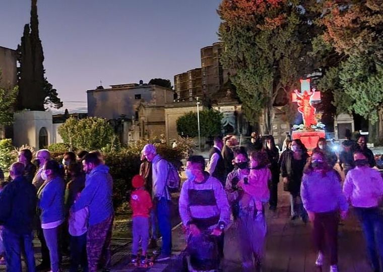 La Noche de los Cementerios