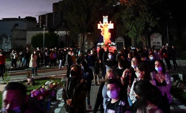 La Noche de los Cementerios