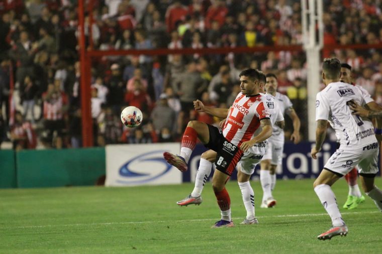 Instituto recibe a Quilmes e intenta seguir con su buena racha. 