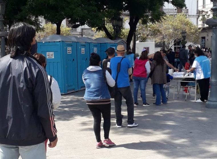 Advierten que los baños de la plaza San Martín están cerrados desde enero