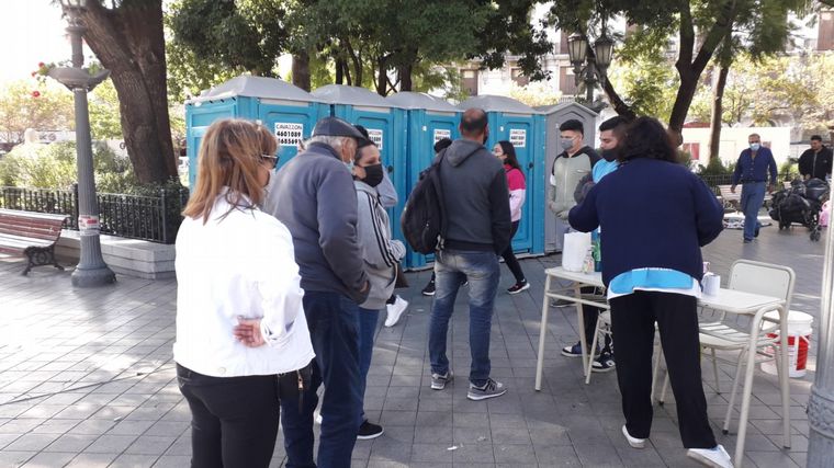 Advierten que los baños de la plaza San Martín están cerrados desde enero