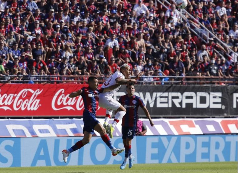 FOTO: San Lorenzo y Huracán igualaron sin goles en el clásico.
