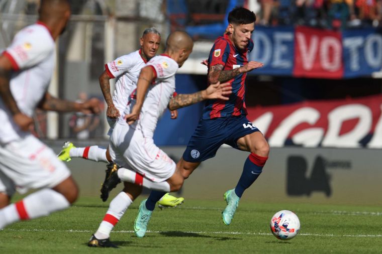San Lorenzo y Huracán igualaron sin goles en el clásico.