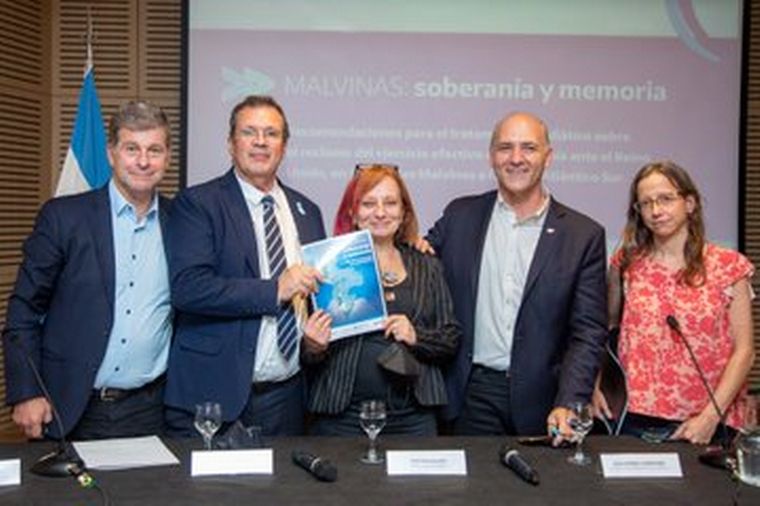 Senador busca rechazar el manual de prensa sobre Malvinas