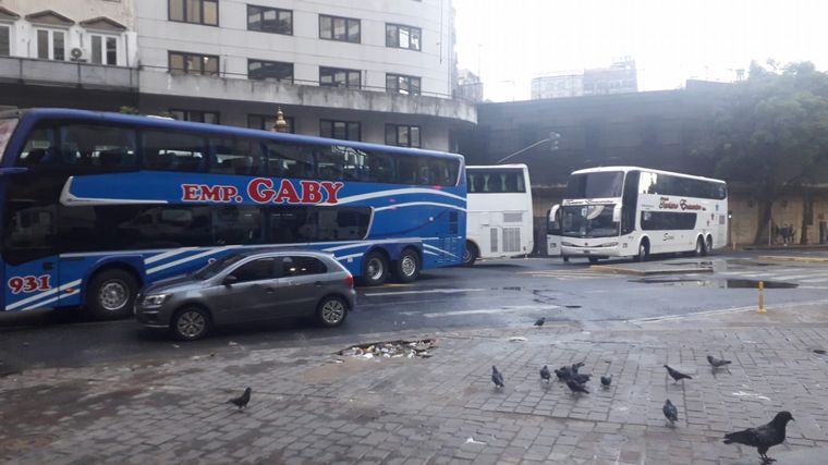 Choferes de colectivos turísticos marchan en CABA