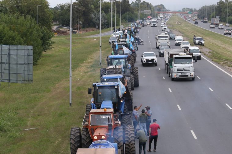 Tractorazo de productores autoconvocados en Córdoba