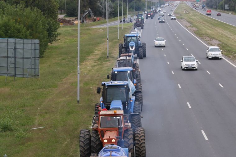 FOTO: Tractorazo de productores autoconvocados en Córdoba