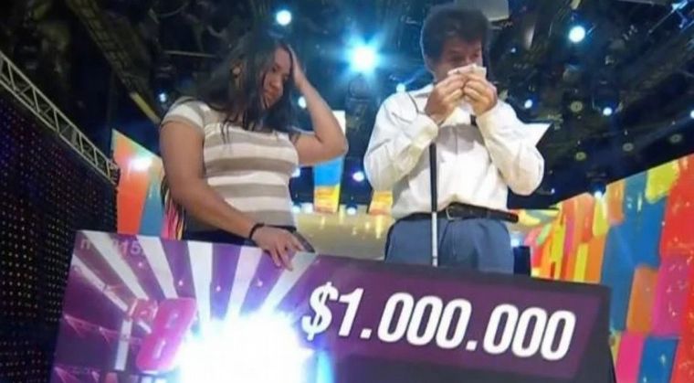 FOTO: La emoción del concursante de 8 escalones que ganó un millón