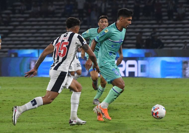 Talleres levantó su nivel y consiguió su primera victoria ante Godoy Cruz.