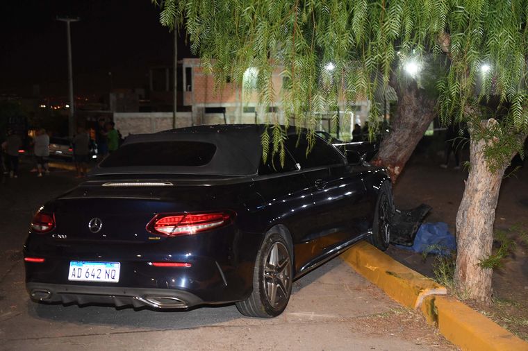 Dos jóvenes muertos al ser atropellados cuando estaban sentados en el cordón