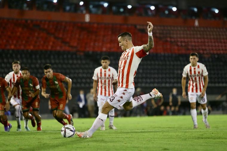 FOTO: Unión avanzó en Copa Argentina al vencer a Sportivo Las Parejas.