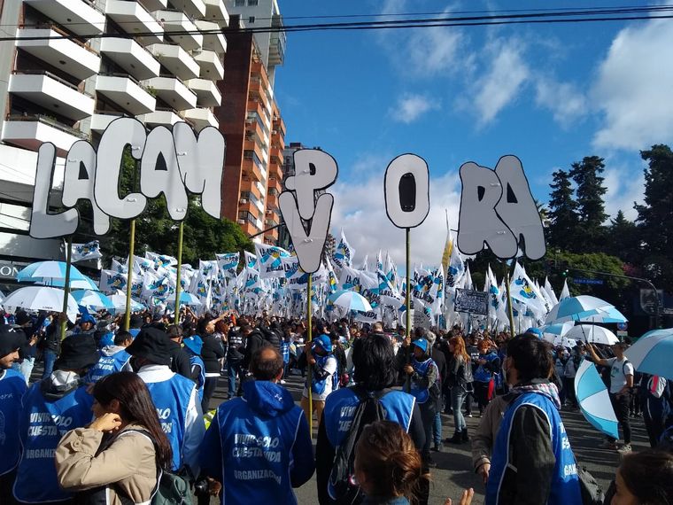 FOTO: Masiva marcha de La Cámpora en el centro porteño.