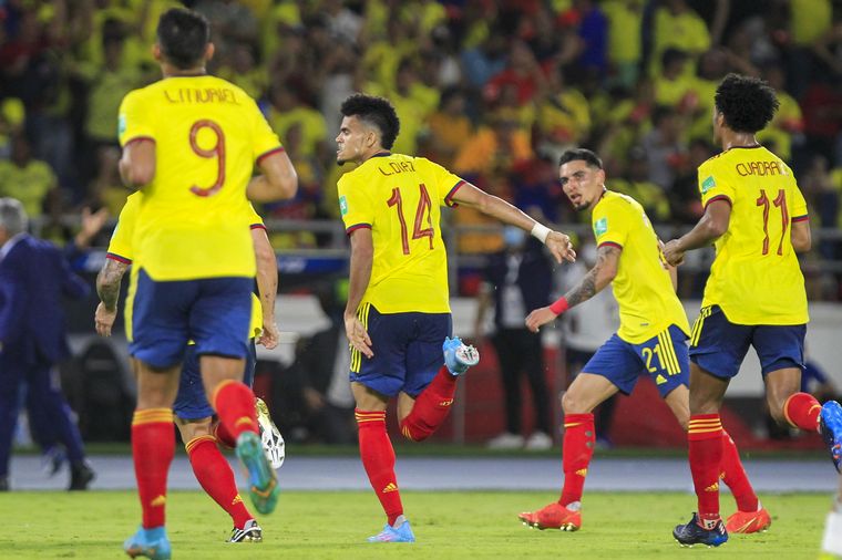 Luis Díaz festeja el primer gol de la selección de Colombia ante la de Bolivia