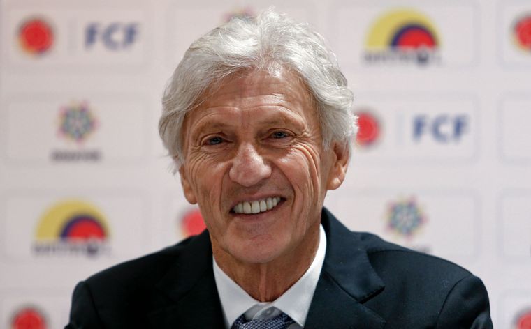 José Pekerman fue homenajeado por el público y la AFA