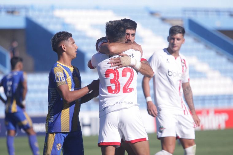 Estudiantes se llevó un triunfo agónico ante Puerto Nuevo