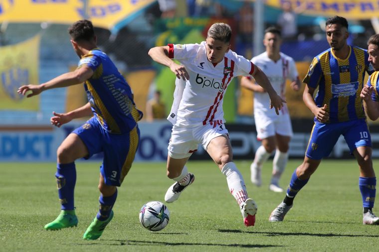 Estudiantes se llevó un triunfo agónico ante Puerto Nuevo