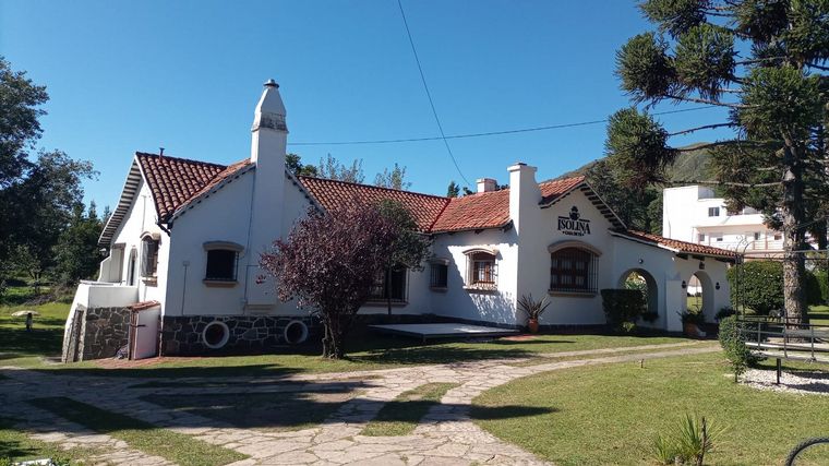 Abrazo simbólico en defensa del patrimonio histórico en La Falda.