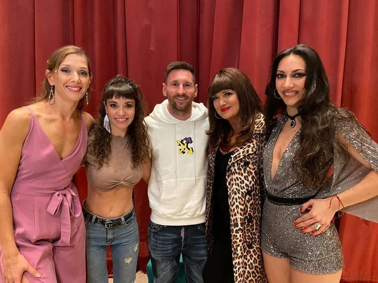 Lionel Messi fue a ver la obra de Adrián Suar y se subió al escenario