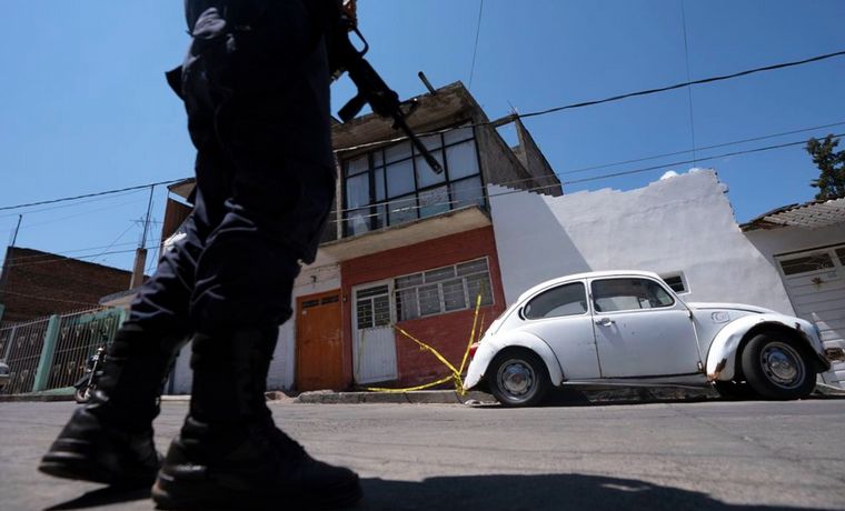 FOTO: Un policía en vigilia en el municipio de Zinapécuaro.