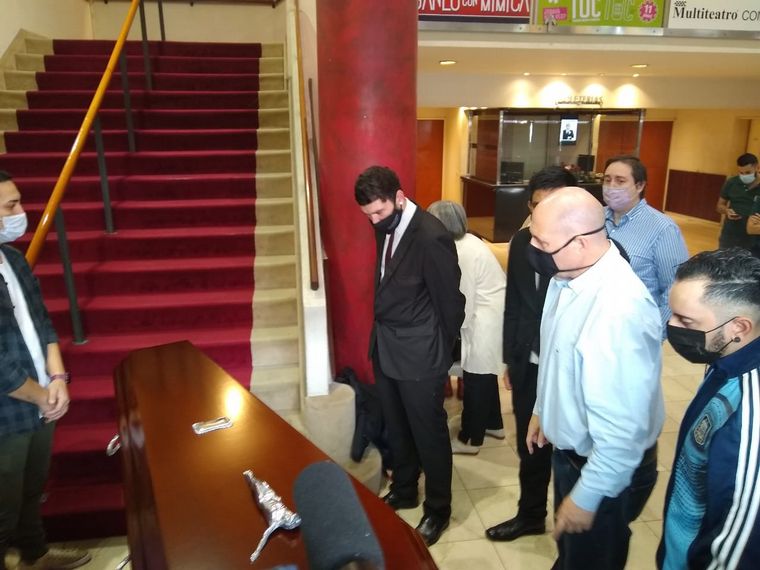 Despiden los restos de Enrique Pinti