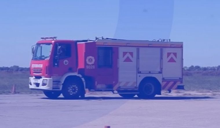 Por primera vez una mujer es chofer del autobomba de lo Bomberos