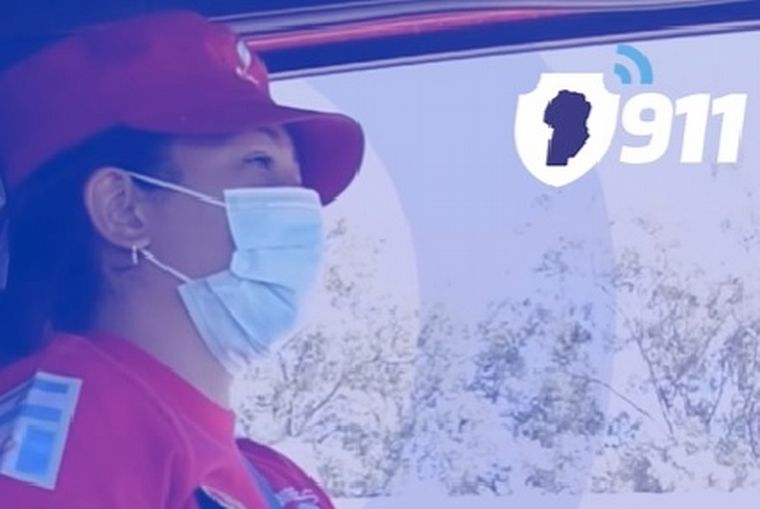 Por primera vez una mujer es chofer del autobomba de lo Bomberos