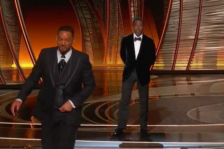 La reacción de Will Smith sobre el escenario.