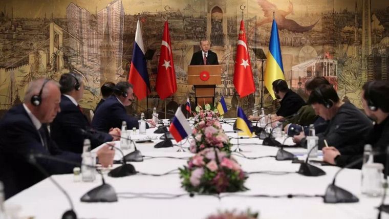 Avanza la negociación: Rusia dice que reducirá operaciones