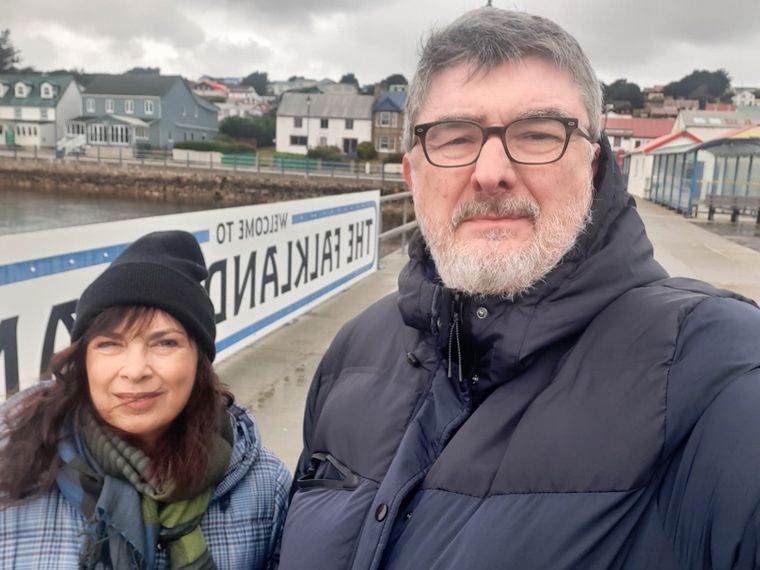 Nuestros periodistas Sergio Suppo y Alejandra Conti desde Islas Malvinas