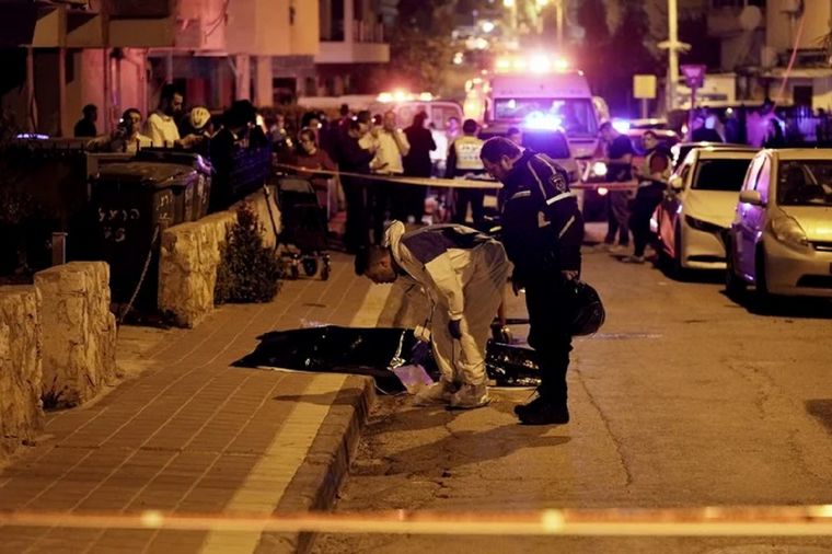 FOTO:  Ataques armados en ciudad judía ultraortodoxa cercana a Tel Aviv, en Israel