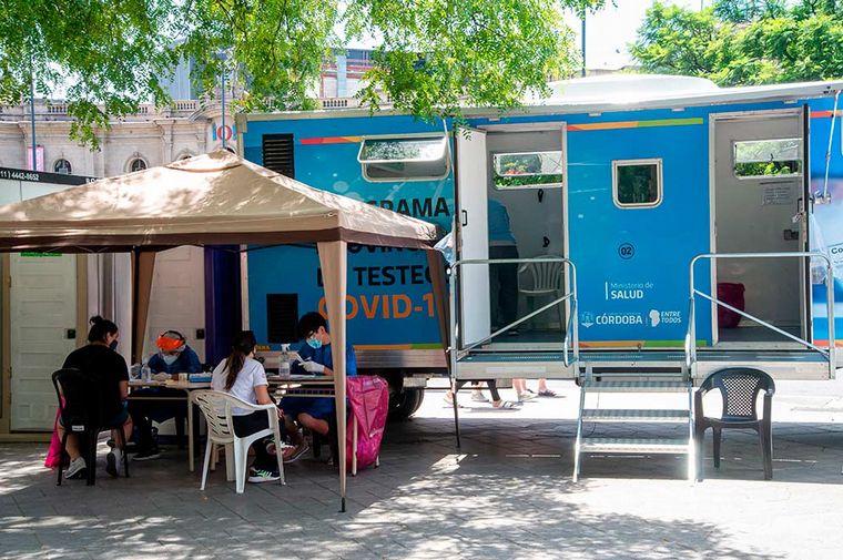 FOTO: Córdoba anunció cierre de algunos vacunatorios y centros de testeos