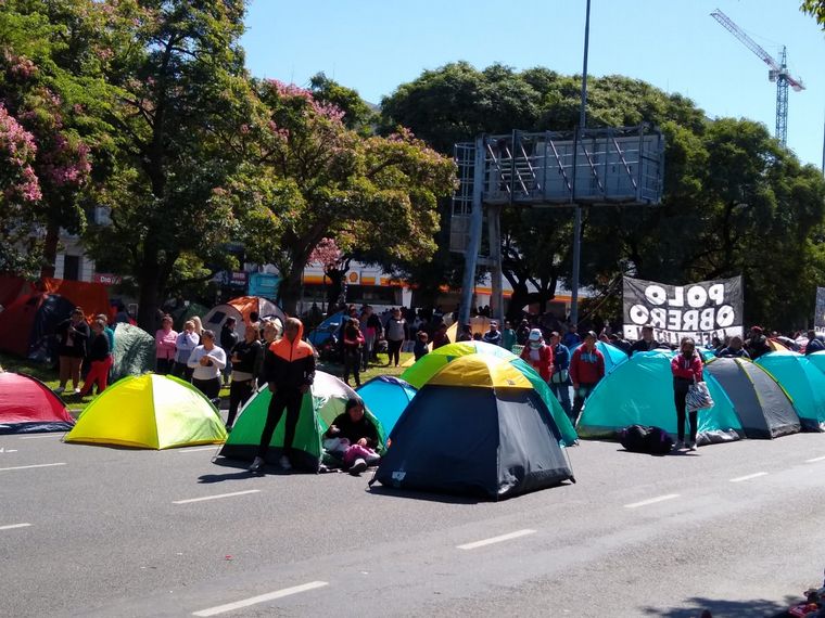 AUDIO: La policía retiene el avance de manifestantes en las calles de Buenos Aires