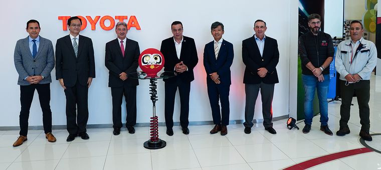 Primera inversión japonesa en la industria automotriz argentina.