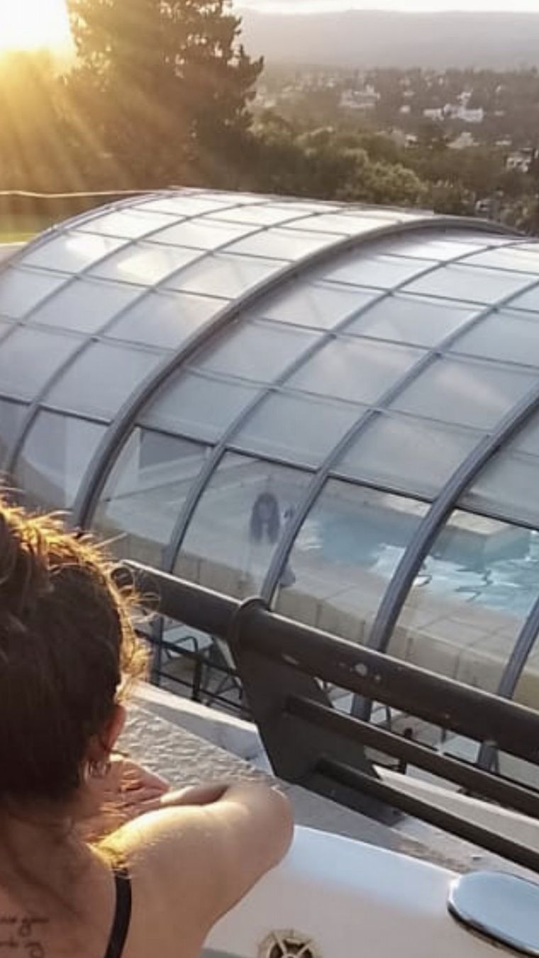 Le sacó una foto a su novia y apareció un 