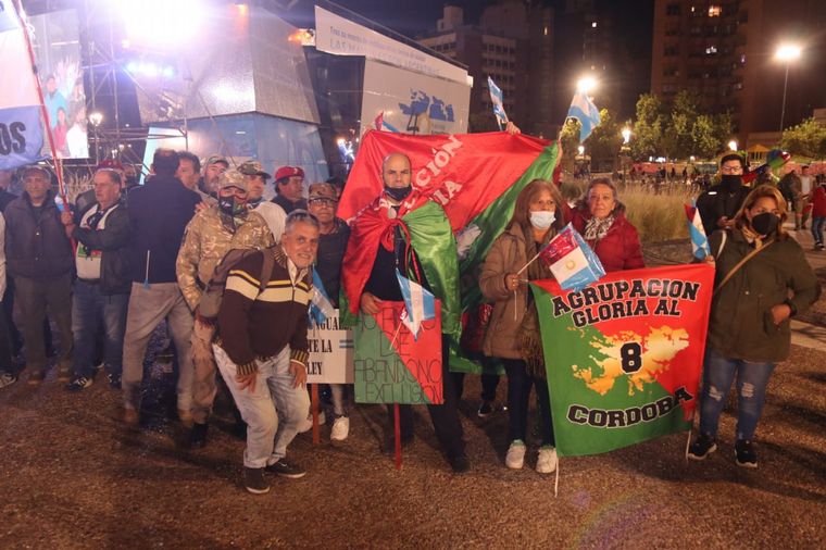 Homenaje en la Plaza de la Intendencia de Córdoba a veteranos de Malvinas